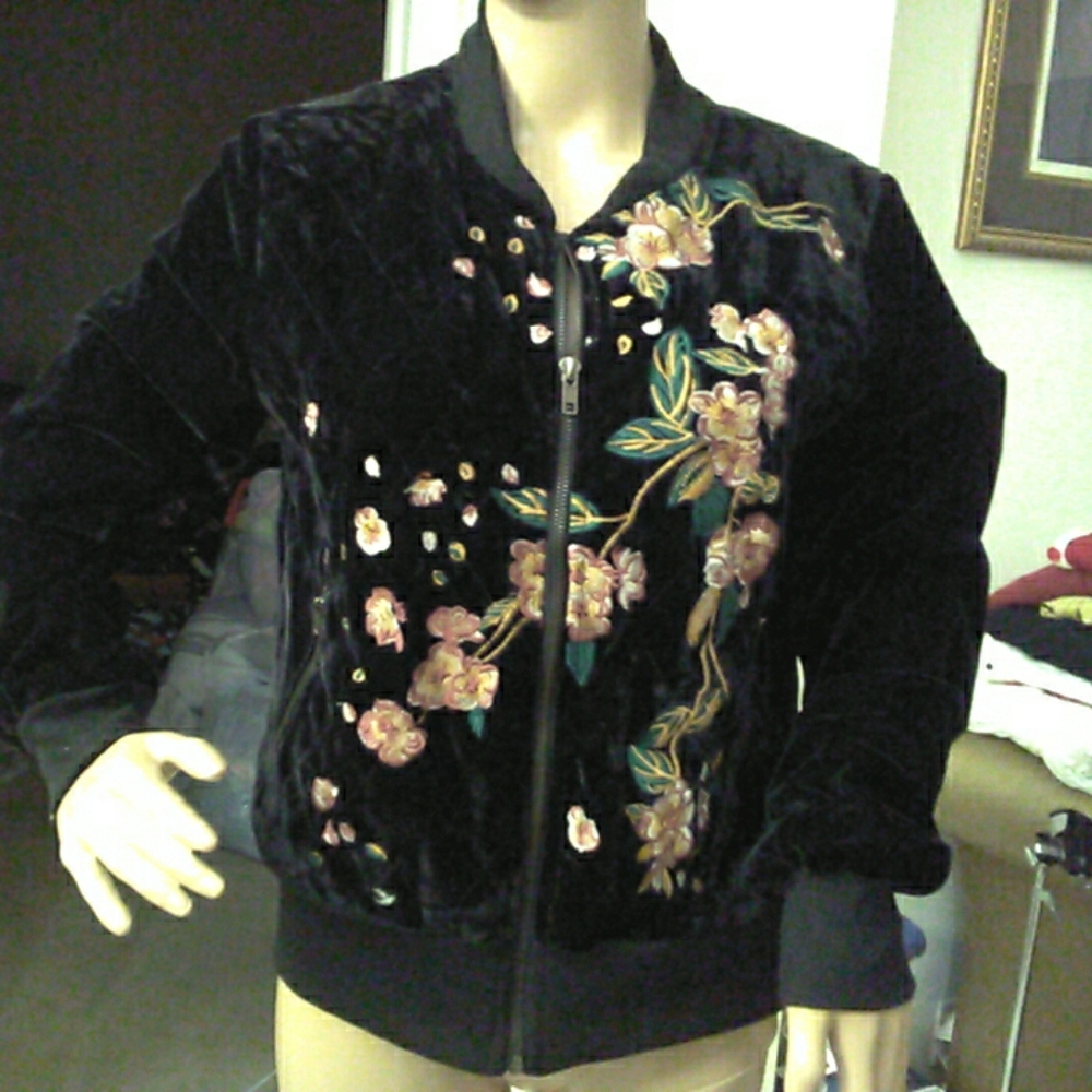 NWOT QUILTED THML (ANTHROPOLOGIE)Embroider Black Velvet Bomber Jacket ZIP PKT SM